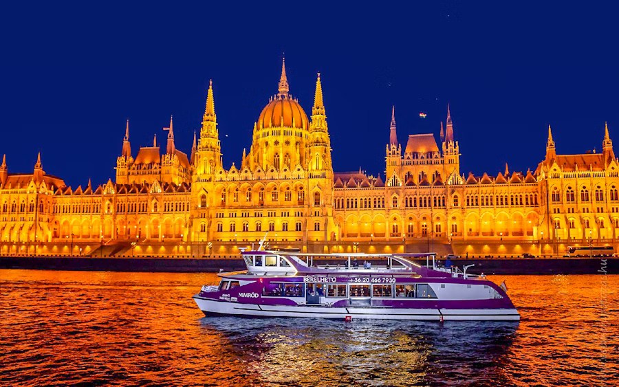 Crucero nocturno por el Danubio